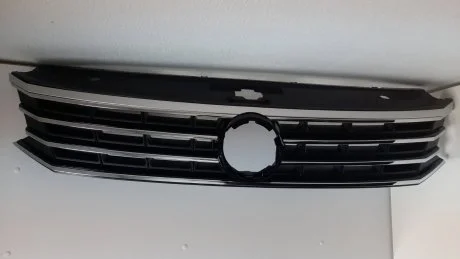 Решітка радіатора Passat b8 USA Америка 2015-2018 (сріблястий світлий хром!) AND 30853117