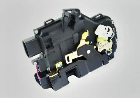 Замок двери передней правой Audi A6 A4 1997-2005 AND 31837078