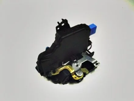 Замок передний правый Fabia CaddyTransporter T5 Polo 1999-2015 AND 34837005