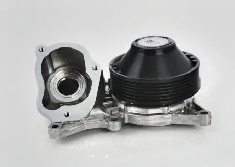 Помпа водяная F30 F30 F10 F25 F26 E70 E71 BMW 11518516205
