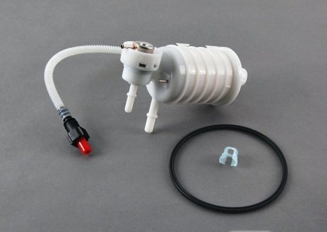 Фильтр E83 топливный BMW 16146766158