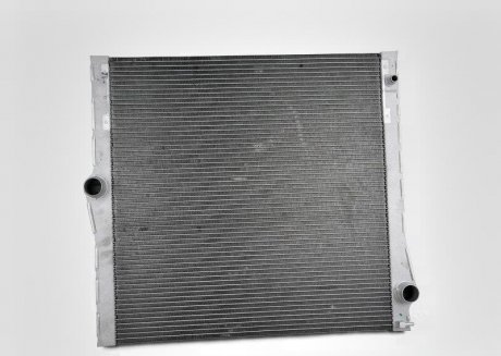 Радіатор охолодження X5 E70 BMW 17117585036 (фото 1)