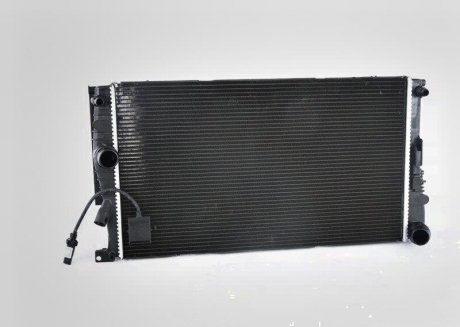 Радиатор BMW 17118672106 (фото 1)