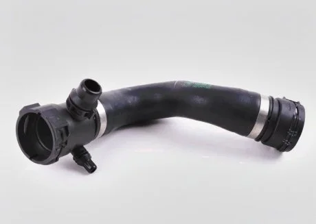 Патрубок BMW 17127646150