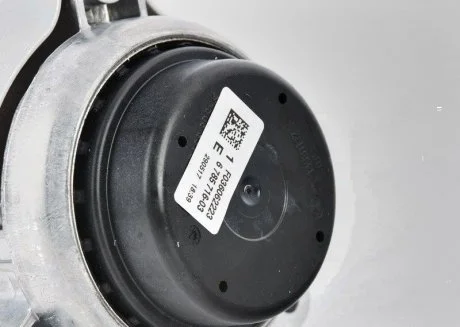 Опора двигуна права BMW 22116785716