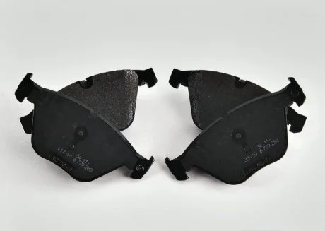 Колодки гальмівні передні 3 E90/E91/E92/E93/F35 / X1 E84 BMW 34116780711