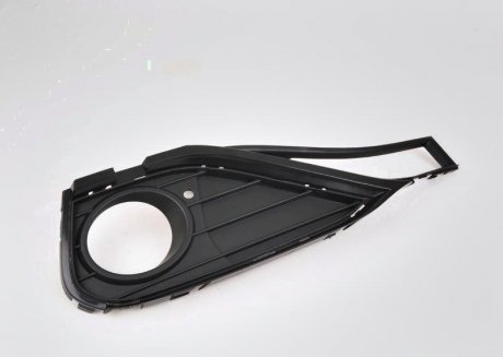 Решітка під туманку права 4 F32, F33, F36 частково відкрита 2013- BMW 51117294832