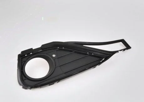 Решітка під туманку права 4 F32, F33, F36 частково відкрита 2013- BMW 51117294832
