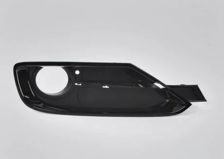 Решетка под туманку правая 3 F30 F31 2011- BMW 51117300738