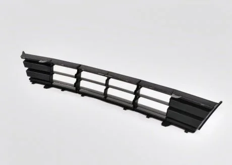 Решетка бампера средняя F10 BMW 51117331724