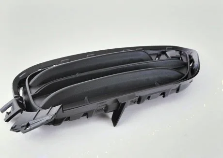 Решітка П бок. BMW 51117347946
