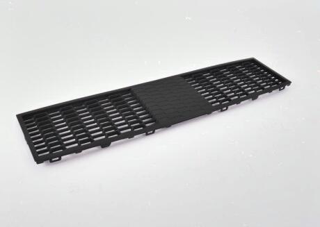 Решітка пд бамперу центр F10 BMW 51117903901