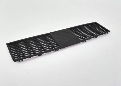 Решітка пд бамперу центр F10 BMW 51117903901