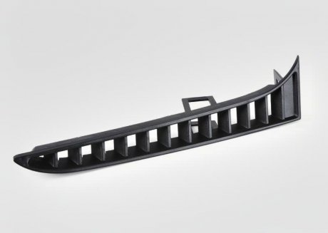 Накладка права BMW 51118056600