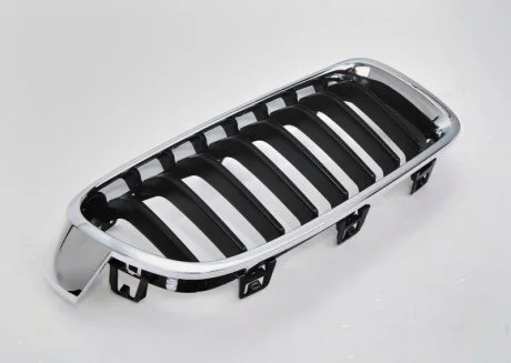 Решітка BMW 51137260498