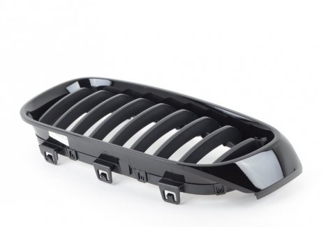 Передняя декоративная решетка BMW 51712410147