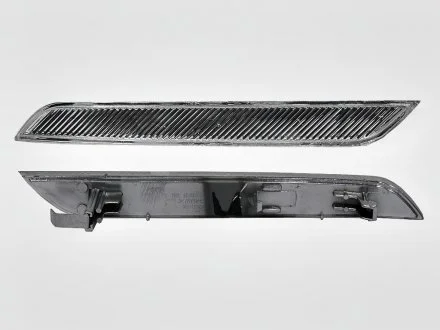 Відбивач катафот білий X5 E70, X6 E71 лівий передній BMW 63147187087