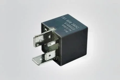 Реле паливного насосу (BOSCH) Borsehung B17803
