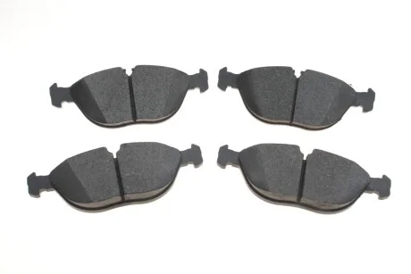 Тормозные колодки дисковые AUDI / BMW / MERCEDES / VW TT / 7 (E38) / E (W210) / Golf / Passat 97-06 Delphi LP1002