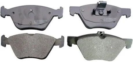 Комплект колодок перед. Mercedes E-Series (W211) / SLK-Series (W170) / CLK-Series (W208) / E-Series (W210) / Chrysler Crossfire (95-09) Denckermann B110456