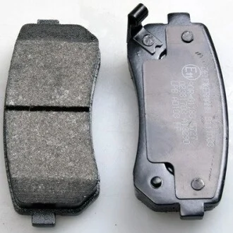 Гальмивнi колодки дисковые зад. Hyundai Accent I20 / I30 / Ix35 / Sonata / Kia CeeD / Rio / Sportage 1.2-3.3 05- Denckermann B111033