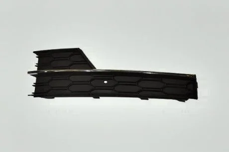 Решетка бампера с хромом левая Octavia A7 DPA 88071839902