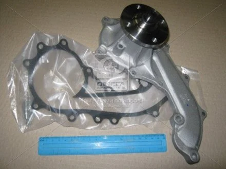Насос водяний помпа TOYOTA LAND CRUISER 93- GMB GWT-96A