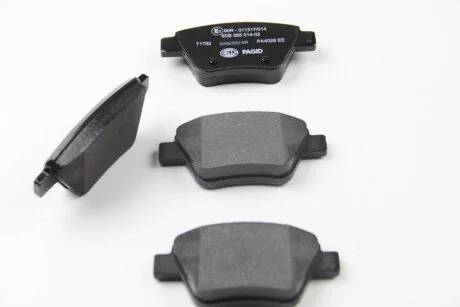 Колодки гальмівні дискові; задня вісь HELLA 8DB355014021