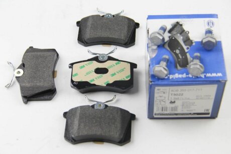 Колодки гальмівні дискові; задня вісь HELLA 8DB355017711