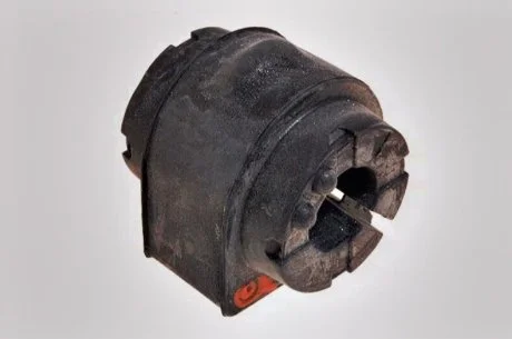 ВТУЛКА ПЕРЕДНЬОГО СТАБІЛІЗАТОРА Land Rover Freelander 2 L359 LAND ROVER LR005649