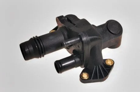 Тройник системы охлаждения Range Rover Vogue L405 / Sport L320/L494 / Land Rover Discovery 3/4 L319 LAND ROVER LR073372