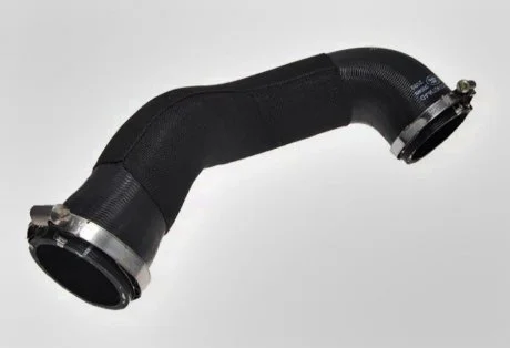 Патрубок от впускного коллектора к теплообменнику Range Rover Sport L320 / Discovery 3/4 L319 LAND ROVER LR076845