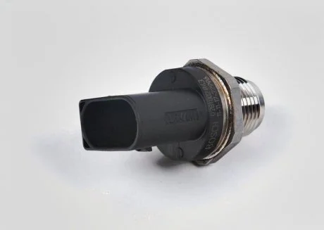 Датчик тиску паливної рампи (рейки) Mercedes M629 / M640 / M642 / M646 / M660 MERCEDES-BENZ A0061536528