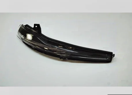 Повторитель поворота правого зеркала Mercedes C W205 / GLC X253 / V W447 MERCEDES-BENZ A0999067201