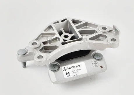 Опора АКПП Mercedes C W204 / E C207/W212 / CL C216 / CLS C218 / S W221 MERCEDES-BENZ A2042400618