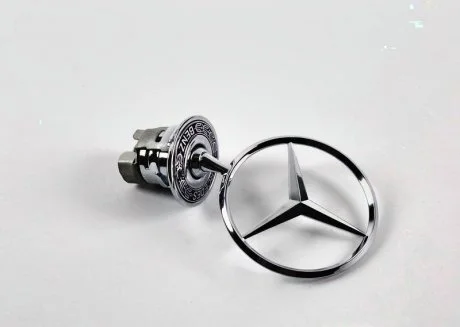Звезда Мерседес на капоте. Mercedes C W124 / E W210/W211 / S W220 MERCEDES-BENZ A2108800186