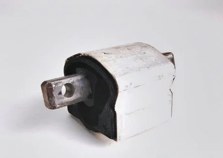 Подушка двигуна / АКПП Mercedes SLK R171 / C W202/W203/W204 / E C207/W210/W212 / CLS C2 MERCEDES-BENZ A2122400418