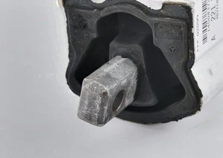 Подушка (опора) коробки передач (АКПП) AMG Mercedes CL C216 / S C217/W221/W222 MERCEDES-BENZ A2212401418