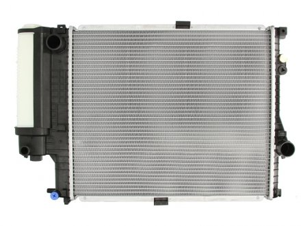 Радиатор охлаждения BMW 5 E39 (95-) NISSENS 60607A (фото 1)