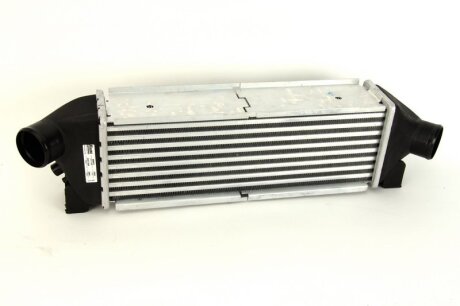 Радіатор інтеркулера NISSENS 96642