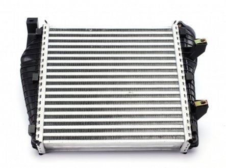 Радиатор интеркулера AUDI Q7 VW TOUAREG 2.5D / 3.0D / 4.2D 01.03- NRF 30178 (фото 1)