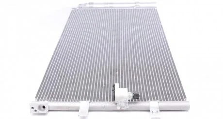 Радіатор кондиціонера AUDI A4 AUDI A5, AUDI Q5 04 / 07- / MAN + AUT / NRF 350046