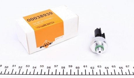 Пневматический выключатель кондиционера Nissan Navara / Note 06- NRF 38939 (фото 1)
