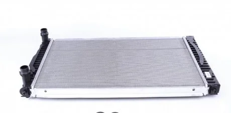 Радиатор основной (мех КПП) Audi A4 95-01 / A6 97-05 / Skoda SuperB 1.9TDI 01- 632X392X32 NRF 509504
