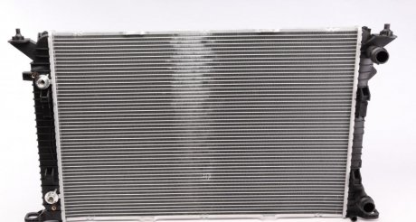 Радиатор охлаждения AAudi A4, A4 Allroad, A5, A6, Q3, Q5 1.4-3.0D 10.07- NRF 53718 (фото 1)