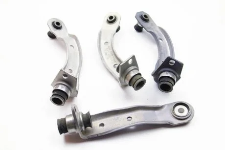 Опора двигуна передня ліва Renault Megane, Scenic, 02-09 RENAULT 82 00 197 453