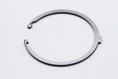 Стопорное кольцо дифференциала КПП Renault JB (с прорезью) RENAULT 8200295074