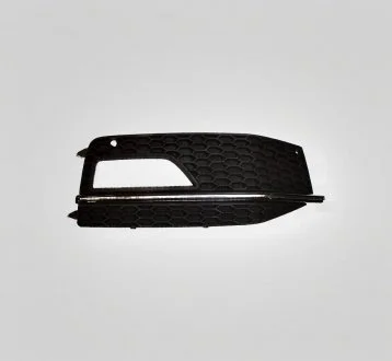 Грати в бампера AUDI A4 B8 2012-15 права під туманку Signeda PAD99140AR