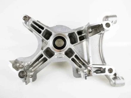 Кронштейн двигуна TOYOTA 1630750012