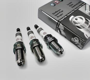 Свеча зажигания VAG 04C905606A